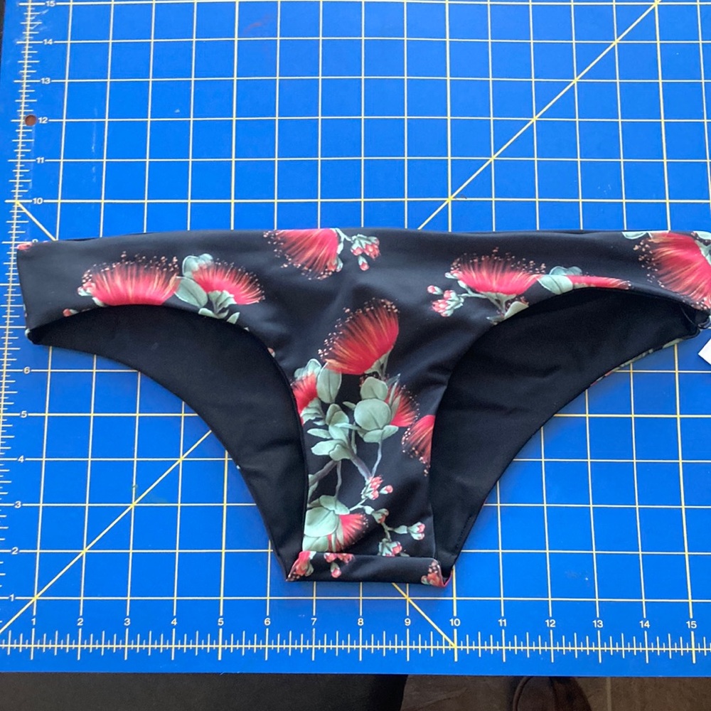 L Kalokini Swim red Black Ohia Pueo Bottoms NWT